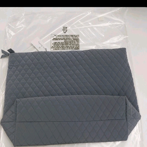 Vera Bradley Happy Hydrangeas Tote And A Bracelet Key Ring Card Case - Picture 3 of 7